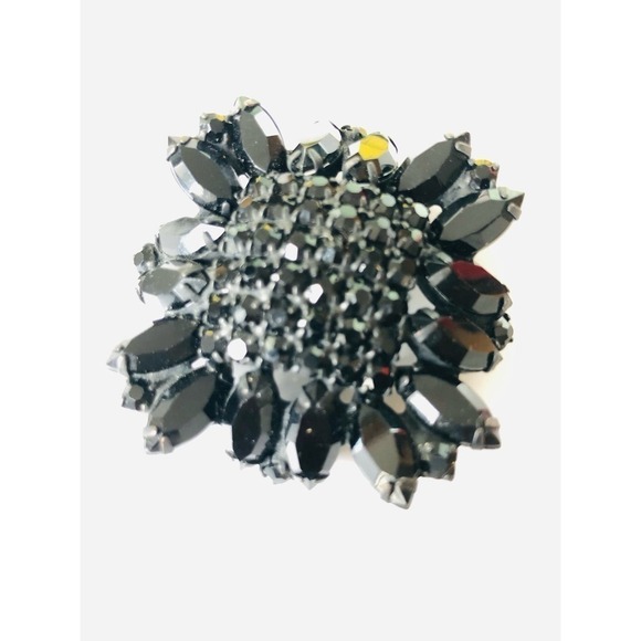 Open Back Prong set Black Glass Brooch - Picture 4 of 5